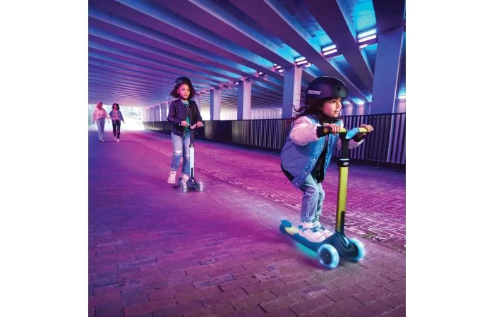 BERG NEXO Step Foldable Lights Magnet Deck Lime 2 BERG NEXO Step Foldable Lights Magnet Deck Lime - Afbeelding 2